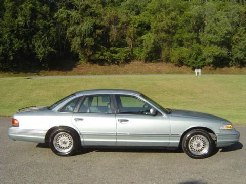 1996 Ford Crown Victoria photo