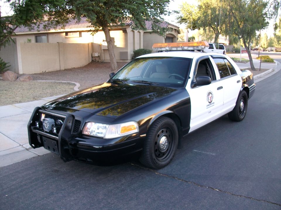 2006 Ford Crown Victoria “LAPD     KING VIC p71”