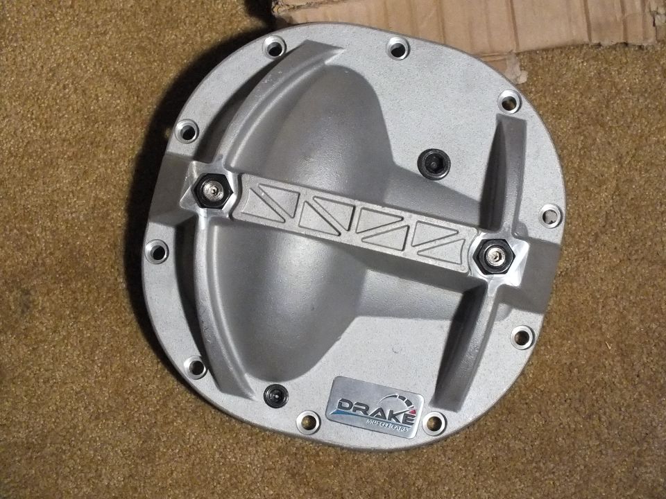 Cast aluminum Drake differential cover with ribbed bar and Drake decal