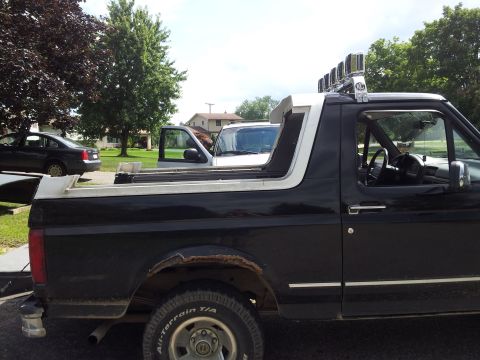 1995 Ford Bronco - Looks good.