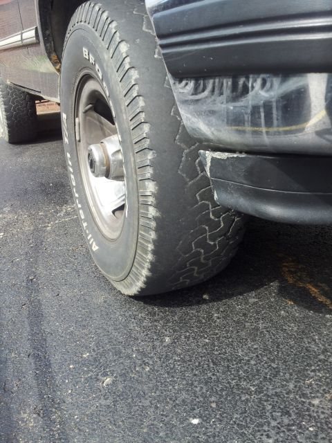 1995 Ford Bronco - Tired, bald 31x10.50 BFG All-Terrains.