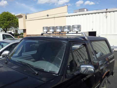 1995 Ford Bronco - Looking good!