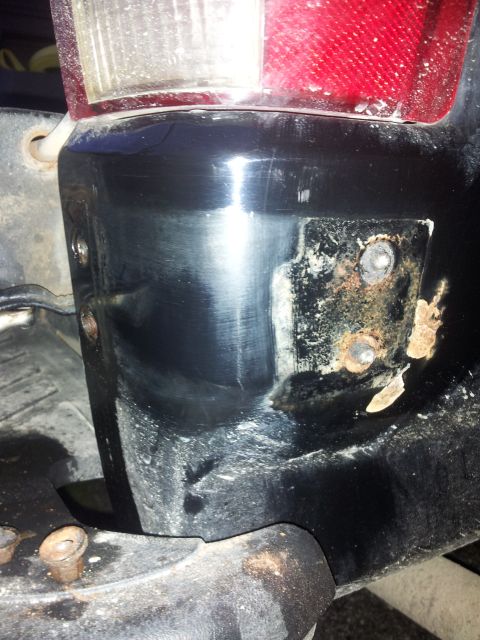 1995 Ford Bronco - Pulled the carrier off. Typically broke the bottom four bolts.