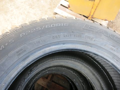 1991 Ford LTD Crown Victoria - Close-up of a tire showing size and DOT code, indicating it was manufactured in 2004.