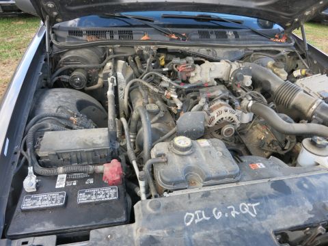 1991 Ford LTD Crown Victoria - Engine bay of a Ford Crown Victoria, with text indicating oil capacity.