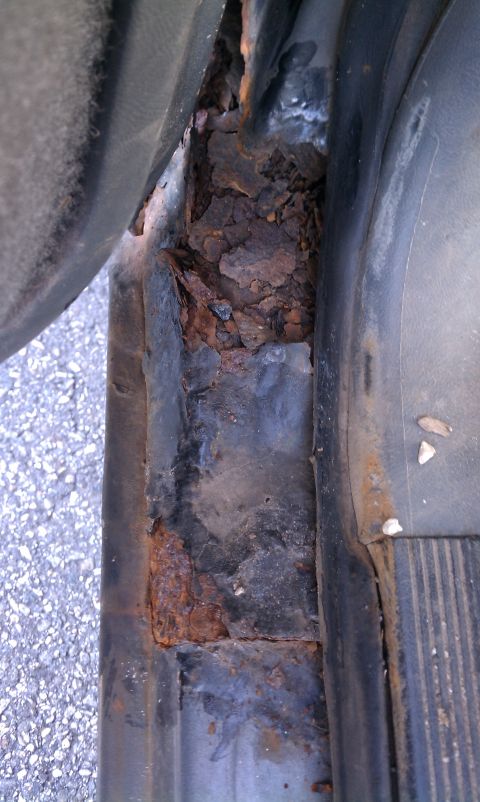 1990 Ford Bronco - My rotted front door pillar