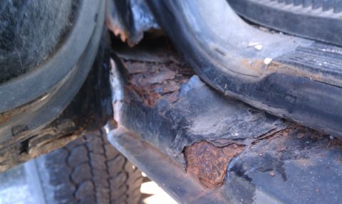 1990 Ford Bronco - My rotted front door pillar 2