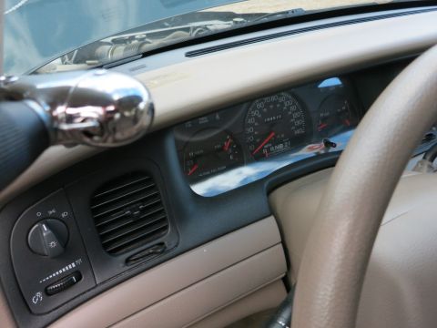 1991 Ford LTD Crown Victoria - The dashboard of a car shows the odometer reading 104519 miles and the gear selector in 'R' (Reverse).