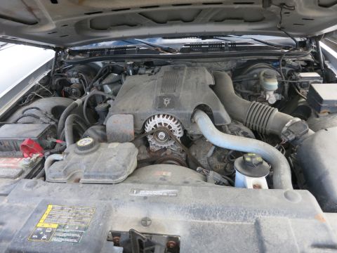1991 Ford LTD Crown Victoria - Engine bay of a Ford Crown Victoria, showing the V8 engine and associated components.