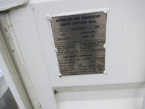 1991 Ford LTD Crown Victoria - Container CSC safety-approval data plate listing approval numbers, manufacture date, max gross weight and stacking values.