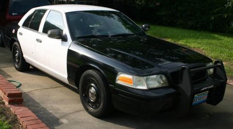 2004 Ford Crown Victoria photo