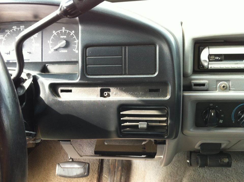 1996 Ford F-150 interior dashboard with radio and vents