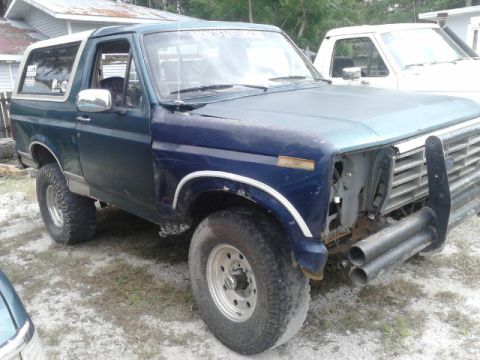 1996 Ford Bronco - This Ford Bronco appears to be from the early 1980s, not a 1996 model.