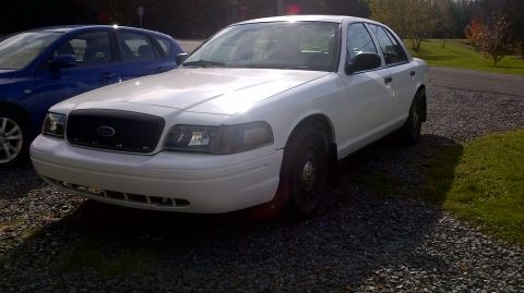2004 Ford Crown Victoria photo
