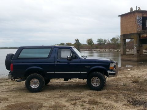 1995 Ford Bronco photo