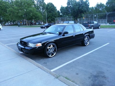 2006 Ford Crown Victoria photo