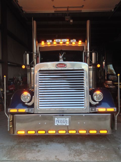 2003 Peterbilt 379 photo