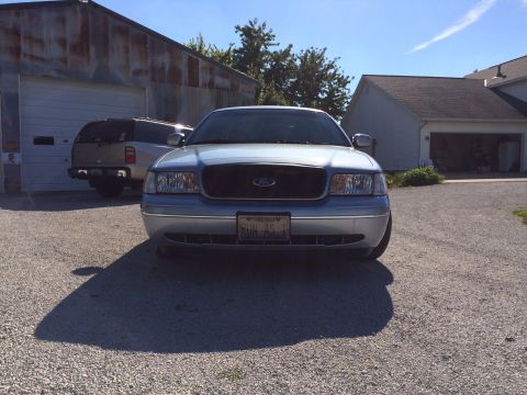 2003 Ford Crown Victoria photo