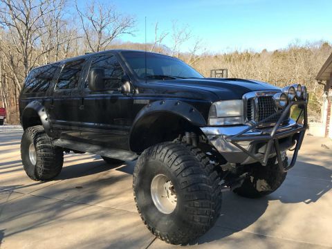 2000 Ford Excursion photo