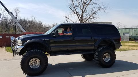 2000 Ford Excursion photo