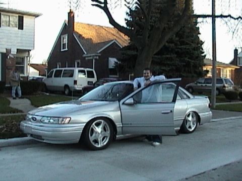 1995 Ford Taurus photo