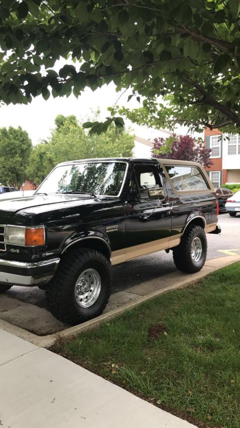 1990 Ford Bronco photo