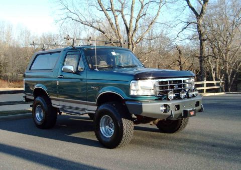 1996 Ford Bronco photo