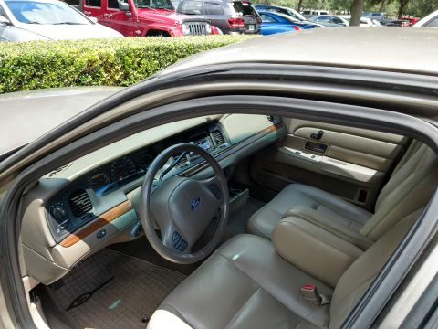 2003 Ford Crown Victoria photo