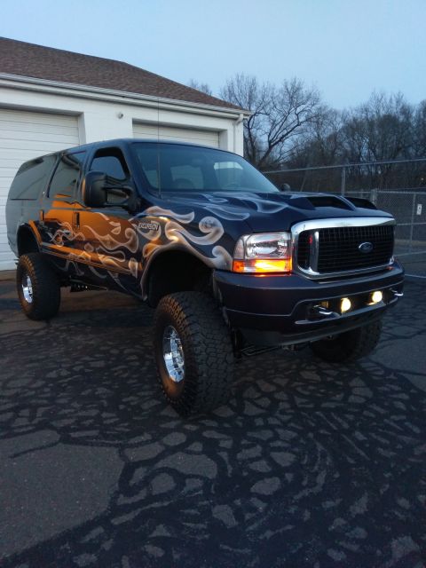 2000 Ford Excursion photo