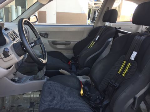 2001 Hyundai Accent photo