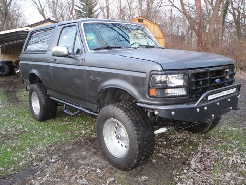 1992 Ford Bronco photo