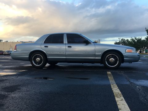2006 Ford Crown Victoria photo