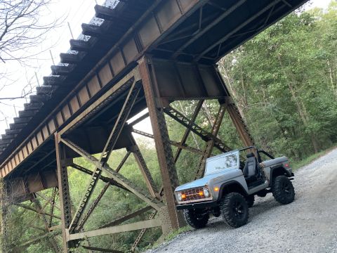 1990 Ford Bronco photo