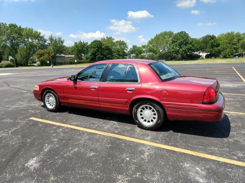 2000 Ford Crown Victoria photo