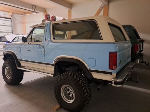 1996 Ford Bronco photo