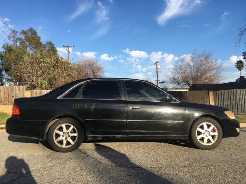2001 Toyota Avalan photo