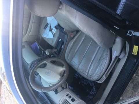 2001 Toyota Avalan photo