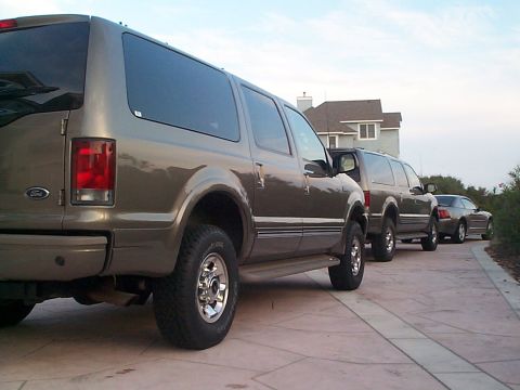 2004 Ford Excursion photo
