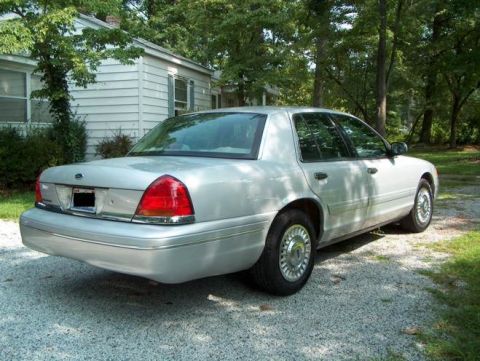 2000 Ford Crown Victoria
