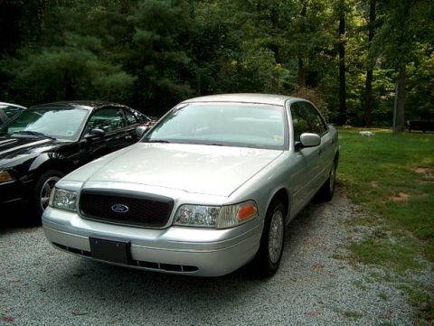 2000 Ford Crown Victoria photo
