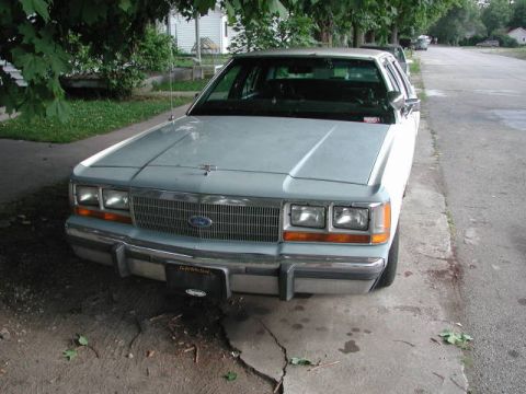 1988 Ford Crown Victoria photo