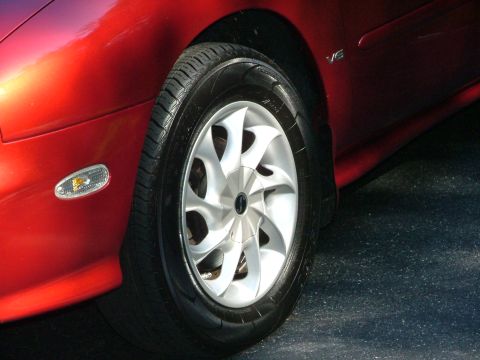 1998 Ford Taurus photo