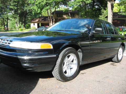 1996 Ford Crown Victoria photo