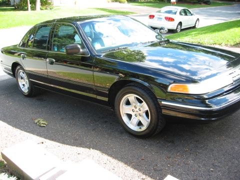 1996 Ford Crown Victoria photo
