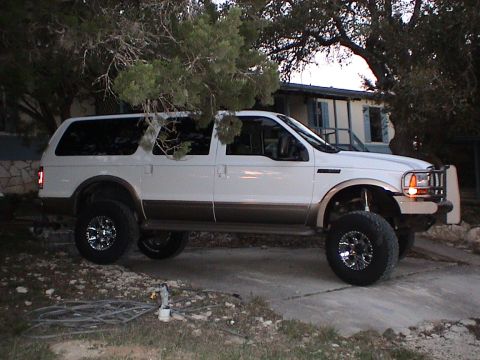 2004 Ford Excursion photo