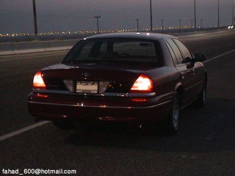 2000 Ford Crown Victoria photo