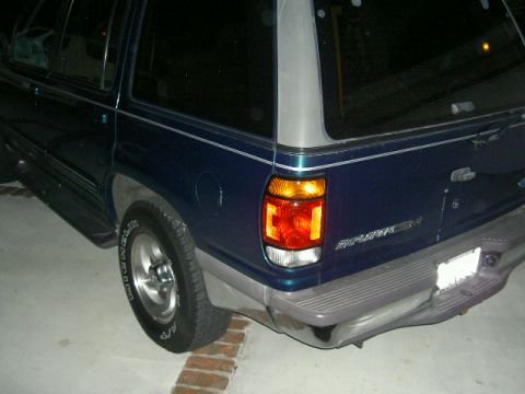 1996 Ford Explorer photo