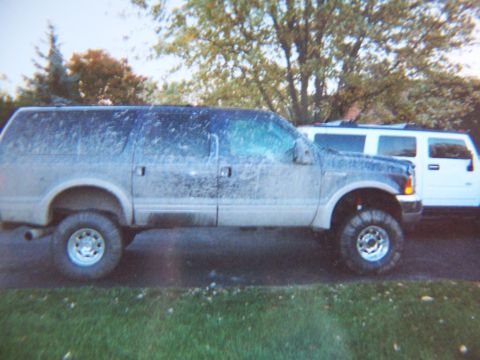 2000 Ford Excursion photo