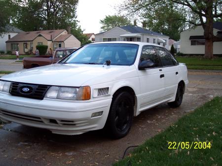 1990 Ford Taurus photo