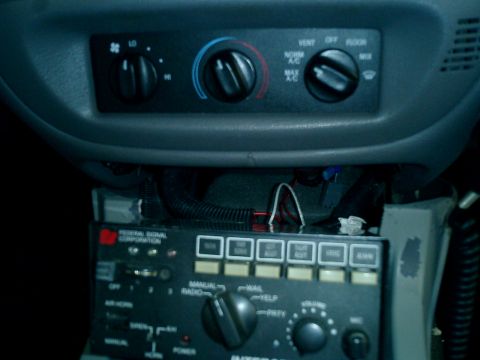 2000 Ford Crown Victoria photo